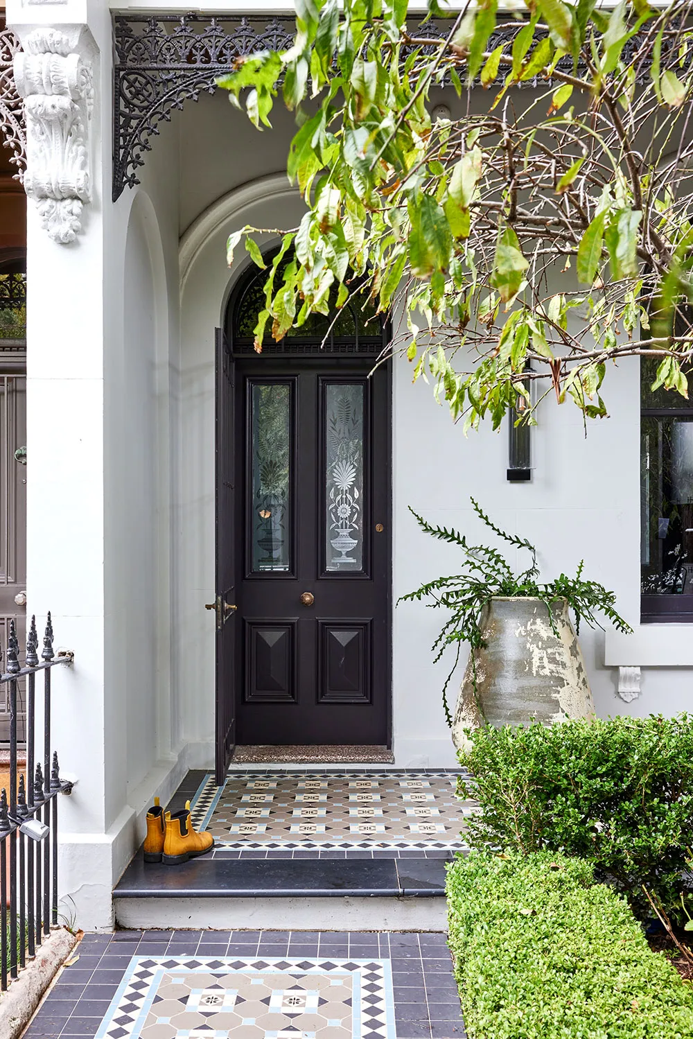 モダンでエレガント:シドニーにあるヴィクトリア朝様式の家の内装リフォーム - Gallery image 1