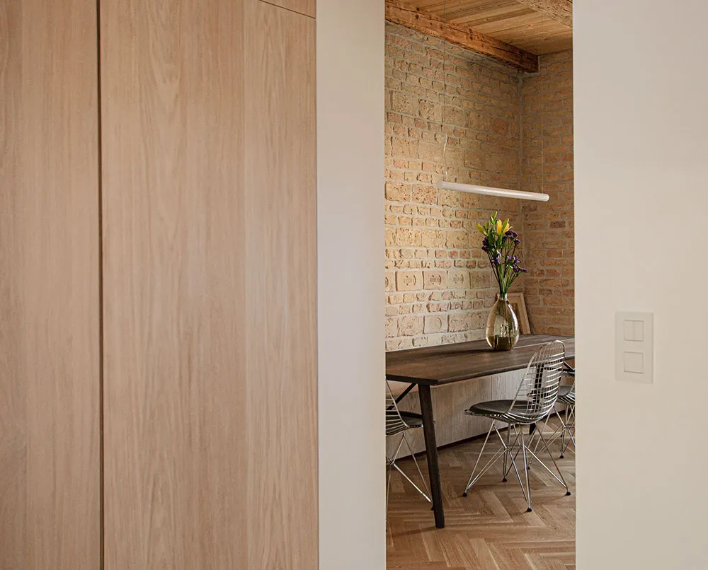 Brick, beams, minimalism: bright loft in Bratislava - Gallery image 7