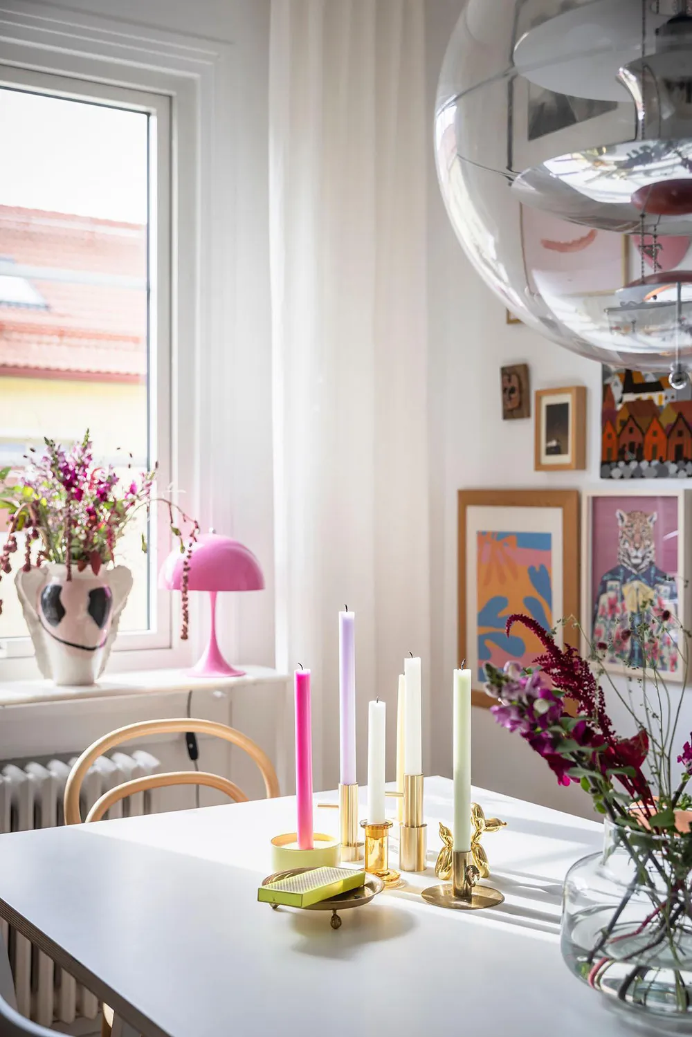 Bright two-story apartment with poster gallery in Gothenburg (83 m²) - Gallery image 4