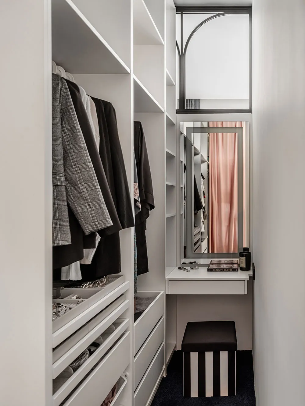 Originaler Design einer kleinen Mädchen-Wohnung mit Blick auf den Park in Moskau (44 qm) - Gallery image 9