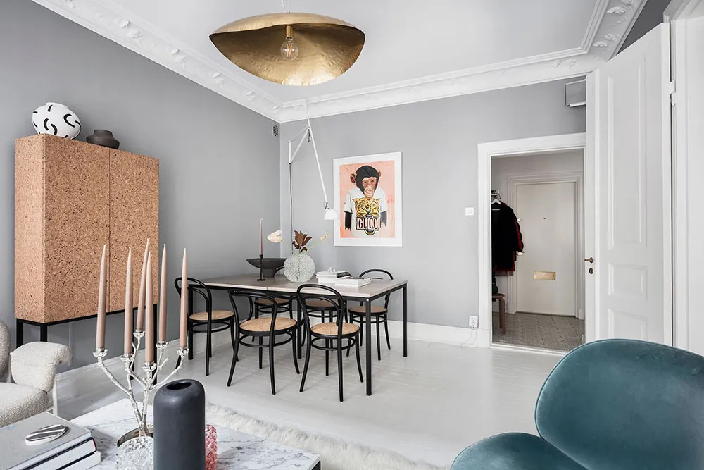 Interior escandinavo aireado con dormitorio oscuro (61 m²) - Gallery image 16