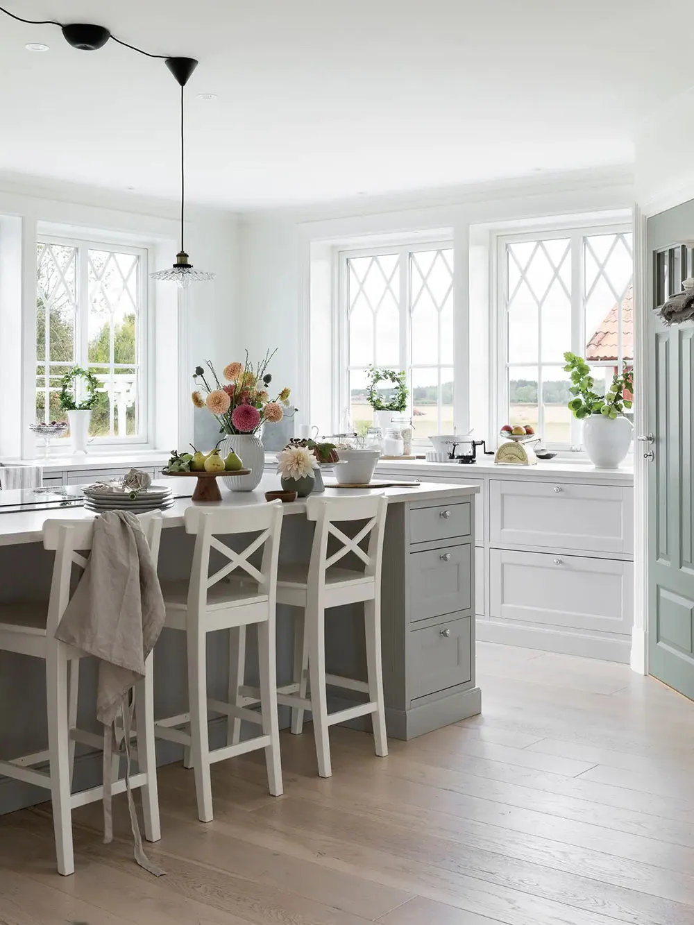 Amazing white cottage in Sweden where people live all year round - Gallery image 3