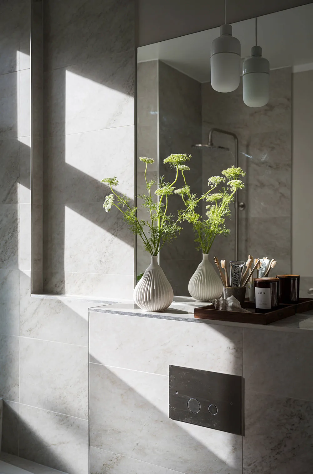 Просторные комнаты и спокойный элегантный дизайн: квартира в центре Стокгольма (108 кв. м) - Gallery image 9