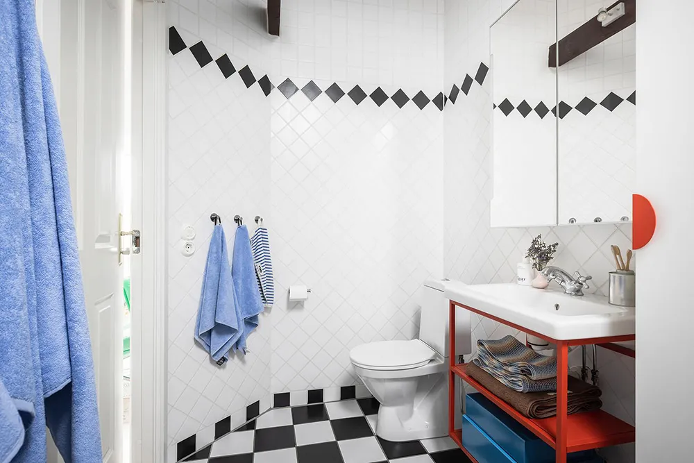 Bright two-story apartment with poster gallery in Gothenburg (83 m²) - Gallery image 39