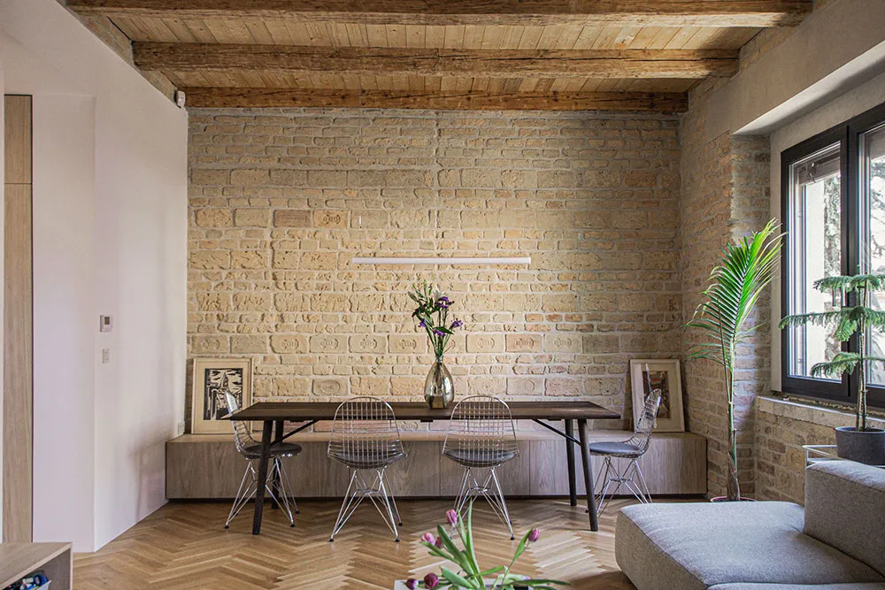 Brick, beams, minimalism: bright loft in Bratislava - Gallery image 5