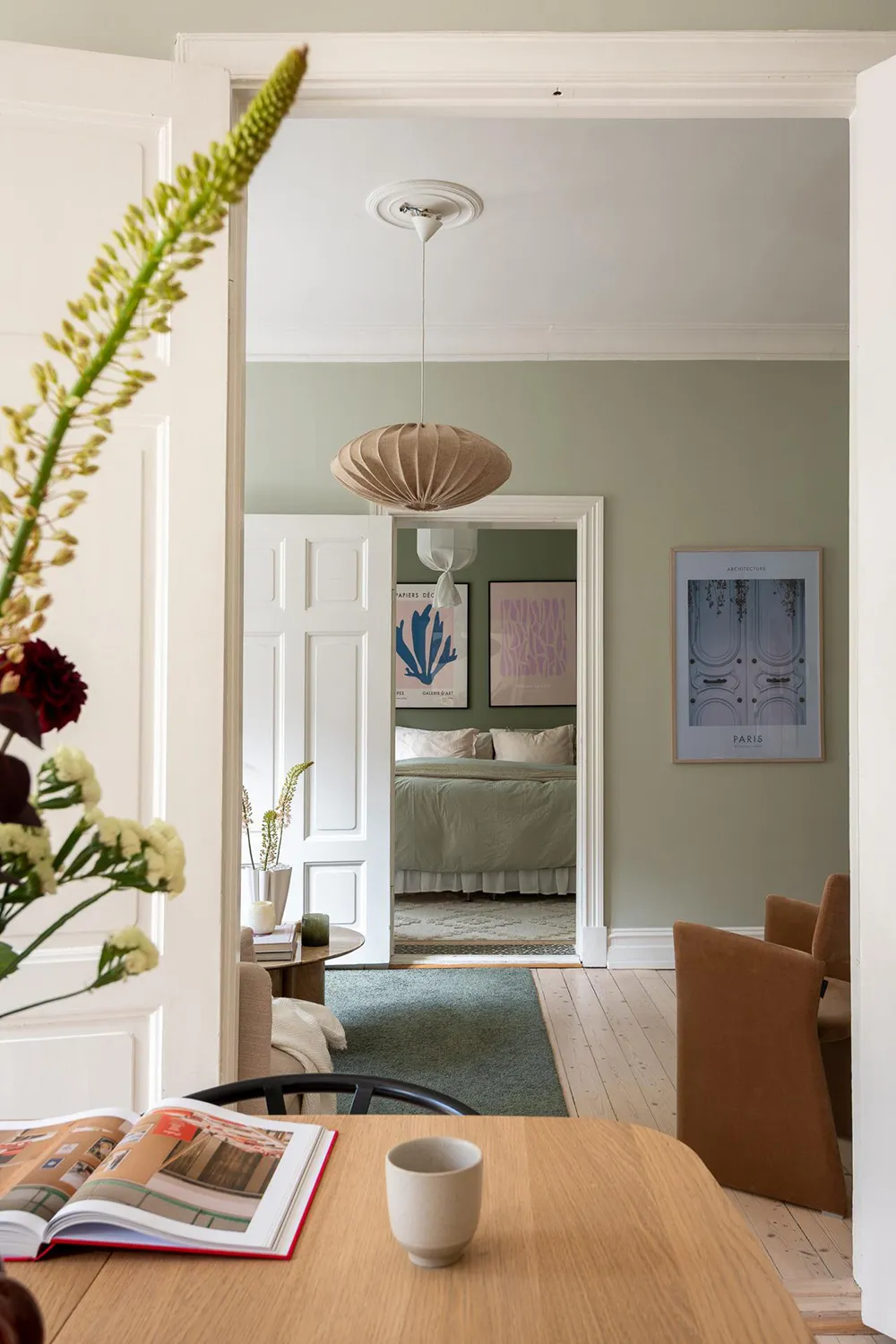 Tonos verdes y acentos cálidos: apartamento en Suecia (87 m²) - Gallery image 1