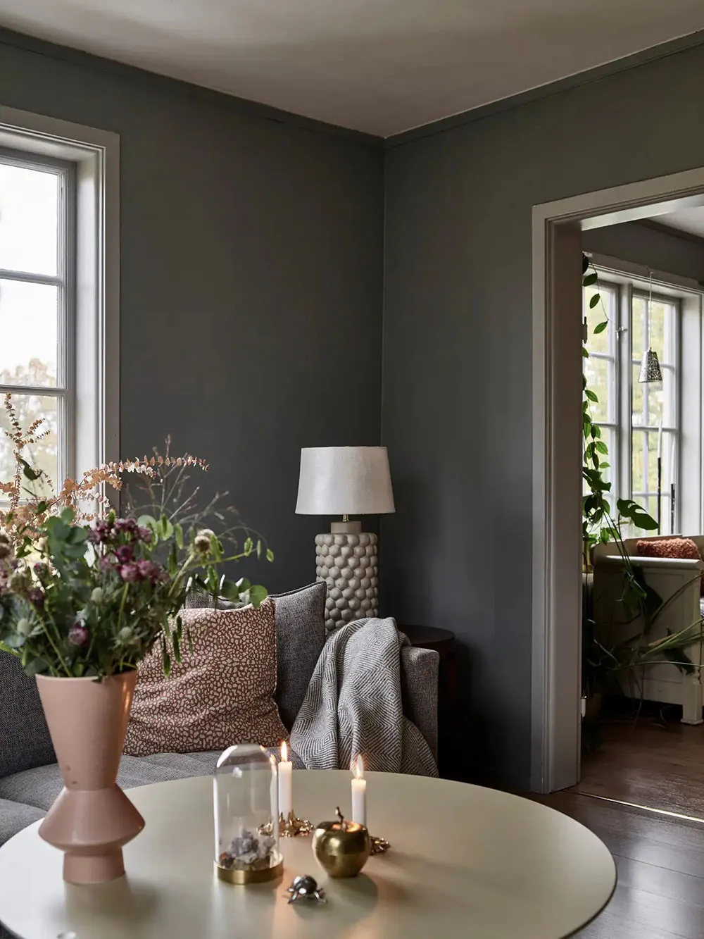 Gemütliche graue Interieurs einer ländlichen Ferienhaus in Schweden - Gallery image 8