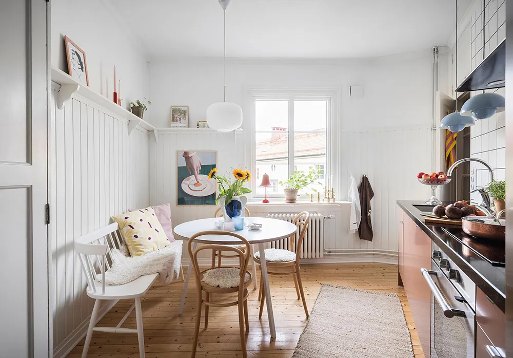 Bright two-story apartment with poster gallery in Gothenburg (83 m²) - Gallery image 13