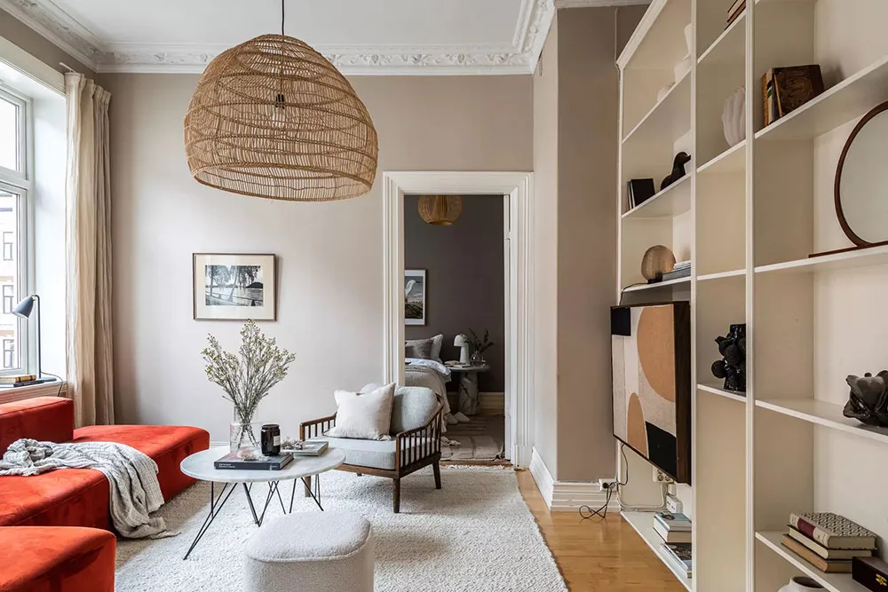 Warmere Töne und stylischer roter Sofa: Angenehme Wohnung in Oslo - Gallery image 4