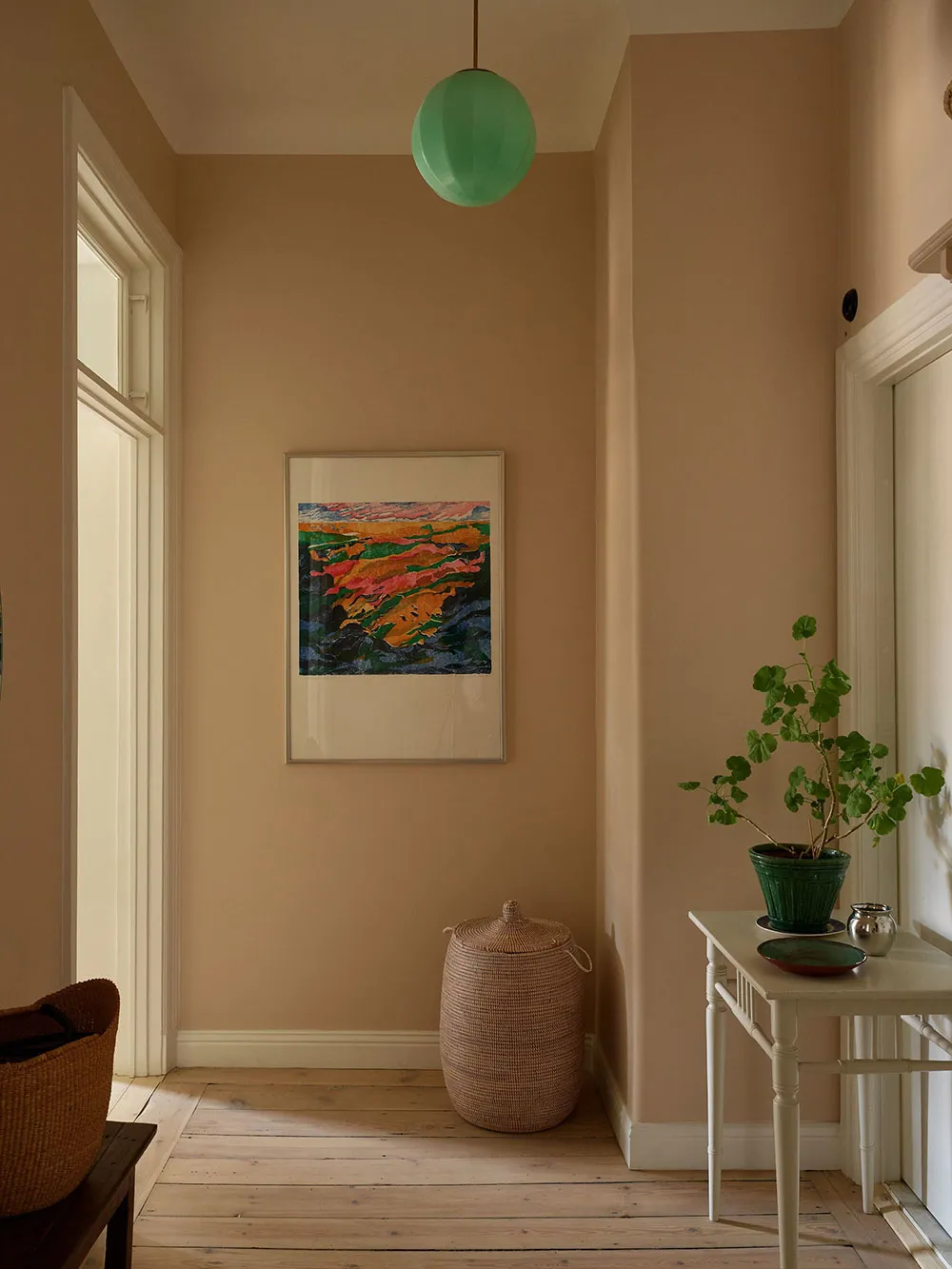 Красиві відтінки зеленого в дизайні затишної скандинавської квартири - Gallery image 22