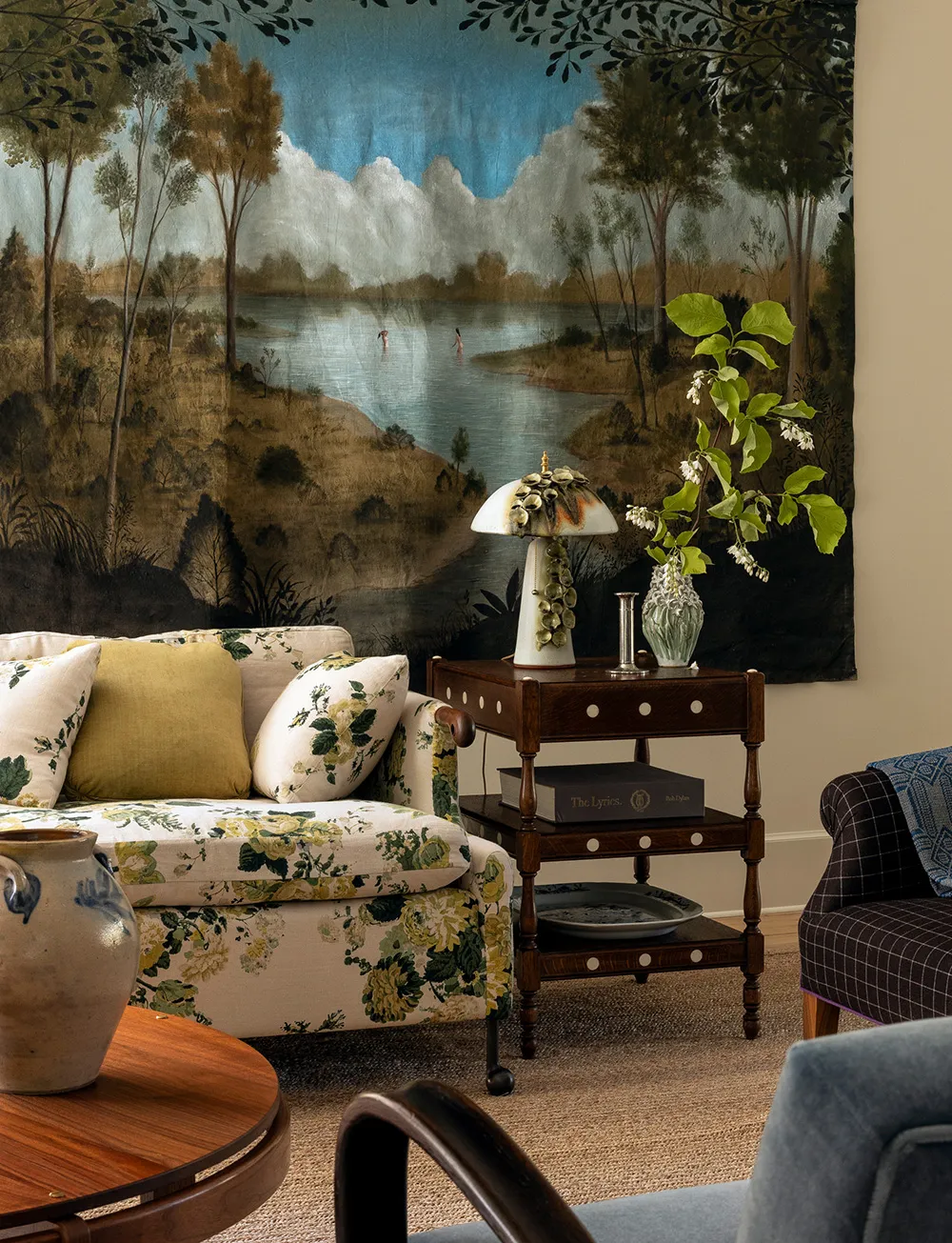 Motifs floraux dans chaque pièce : cottage confortable sur Long Island - Gallery image 2