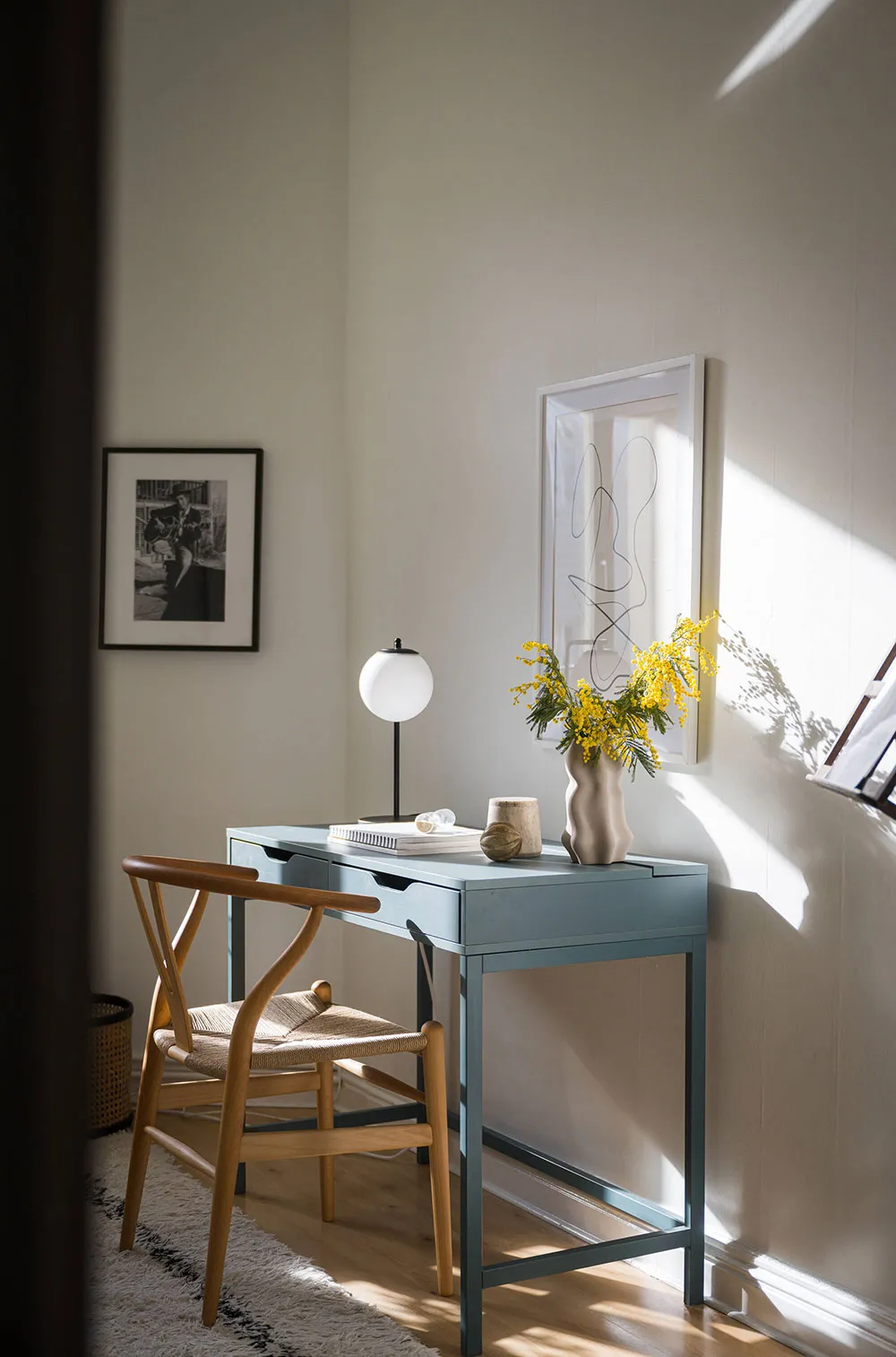 Просторные комнаты и спокойный элегантный дизайн: квартира в центре Стокгольма (108 кв. м) - Gallery image 19