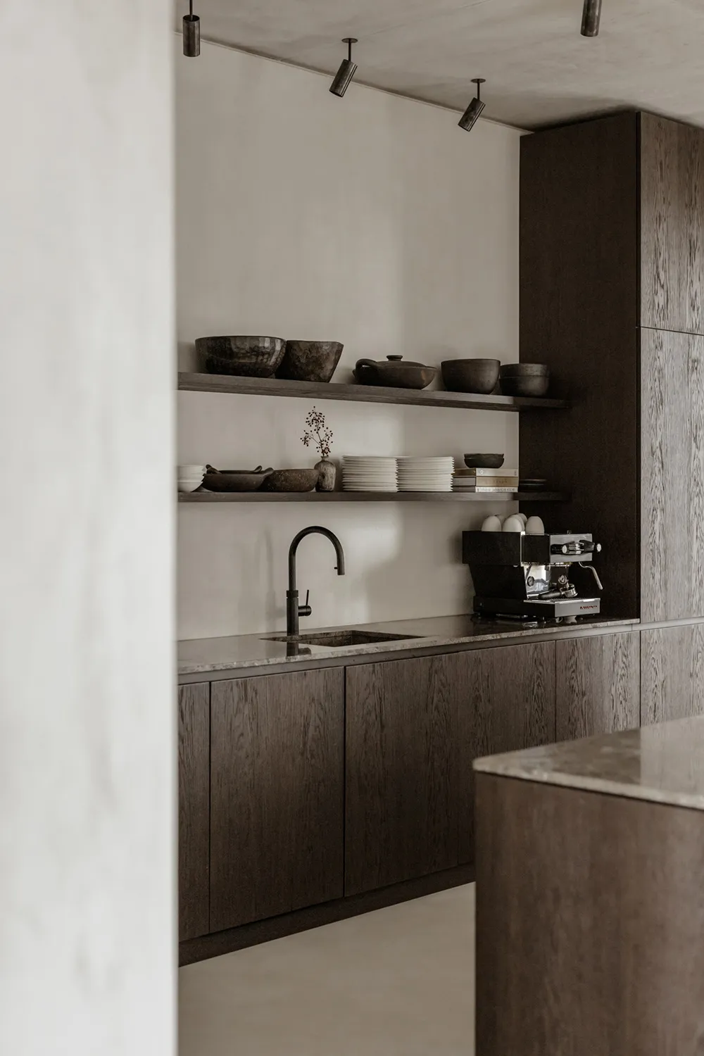 बर्लिन में अपार्टमेंट डिज़ाइन में प्राकृतिक एवं न्यूनतमवादी शैली  
(Natural and minimalistic design in apartment buildings in Berlin) - 14