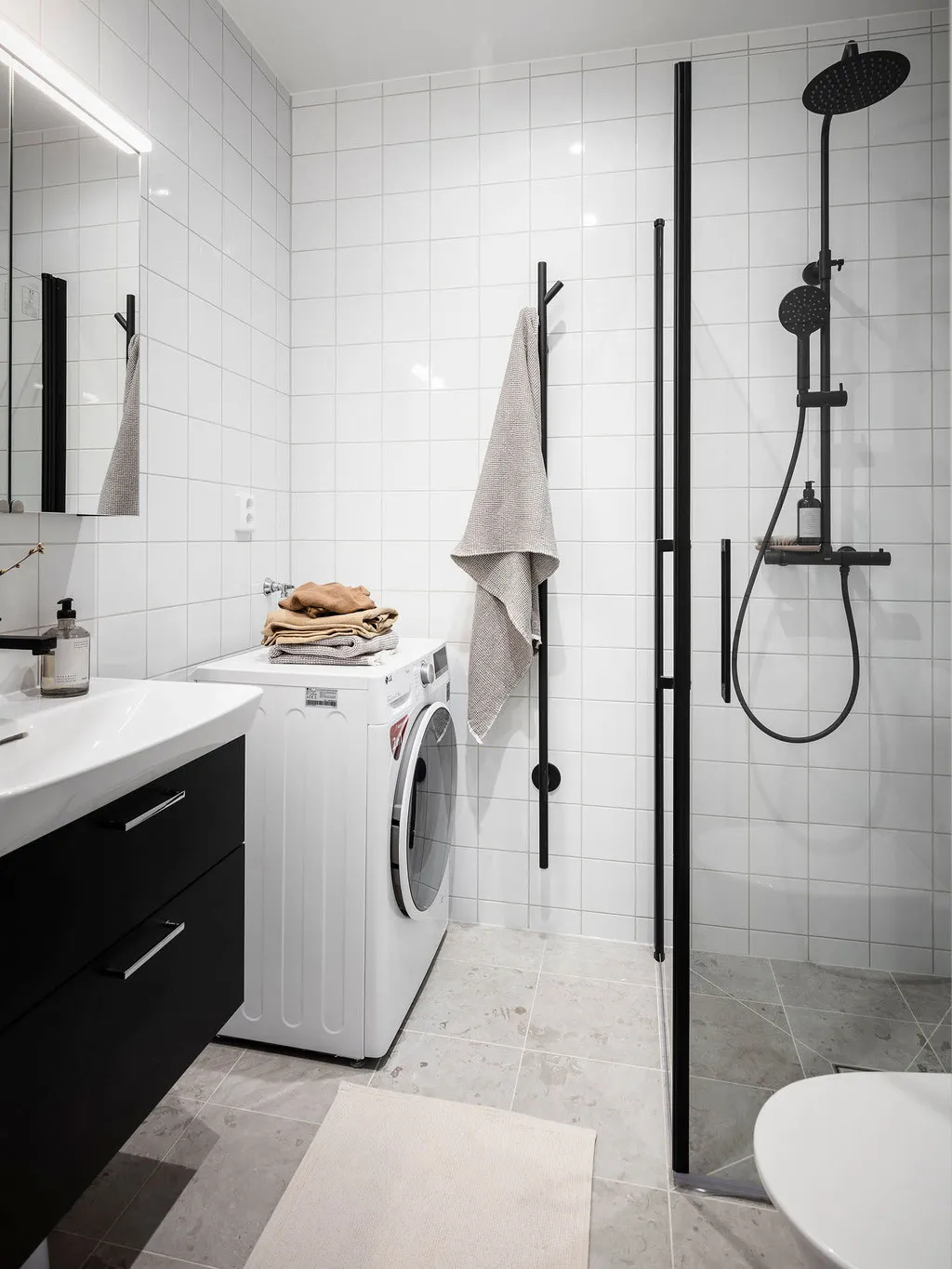 Pequeña suite de ático con tonos grises elegantes (35 m²) - Gallery image 23