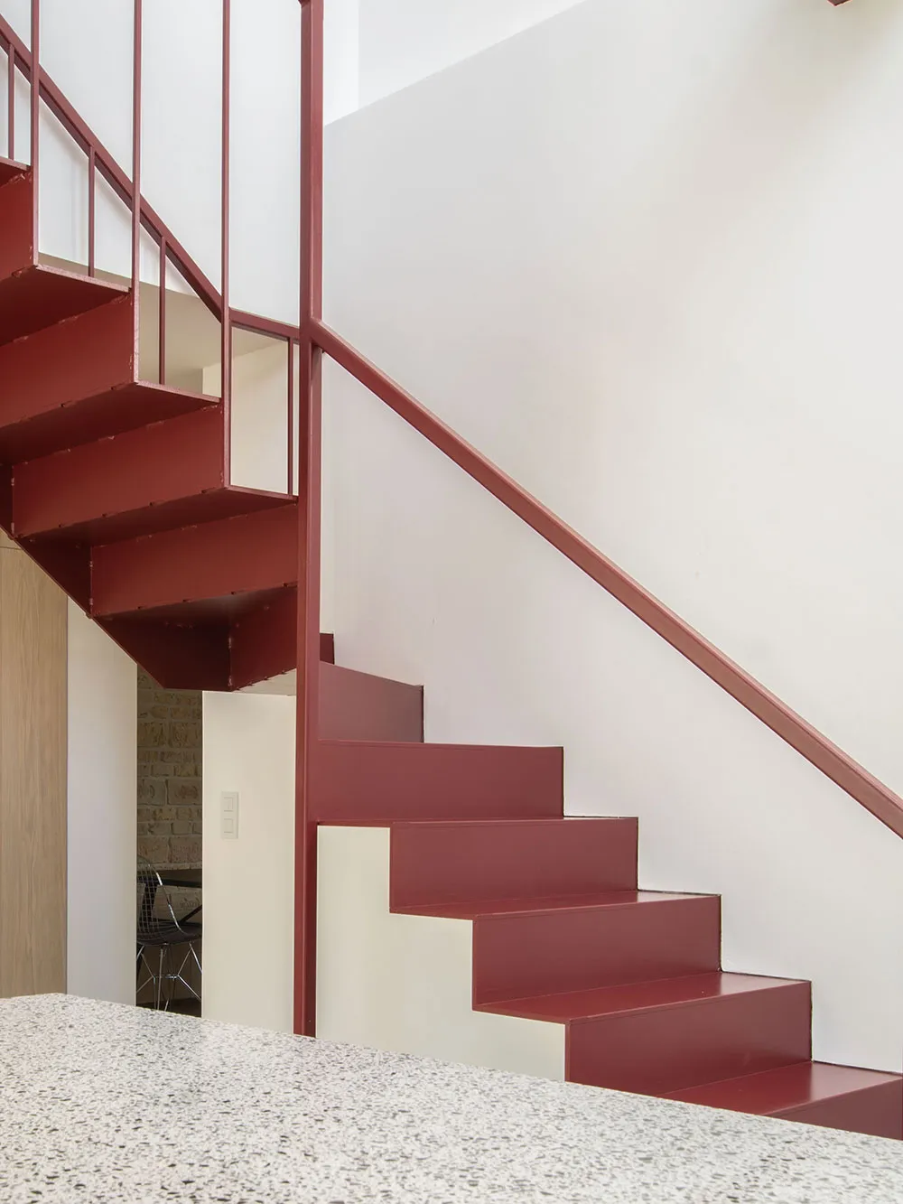 Brick, beams, minimalism: bright loft in Bratislava - Gallery image 13