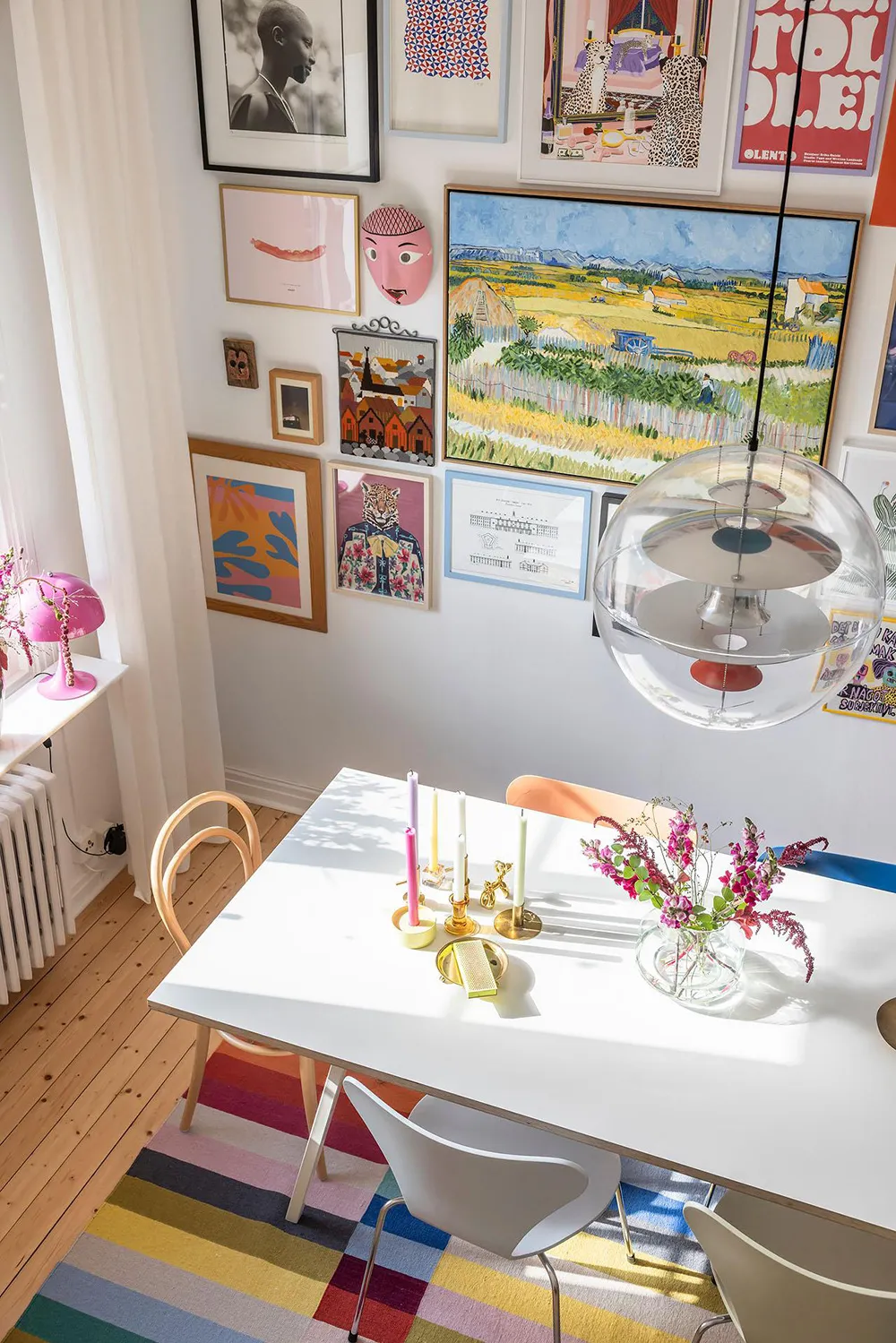 Bright two-story apartment with poster gallery in Gothenburg (83 m²) - Gallery image 1