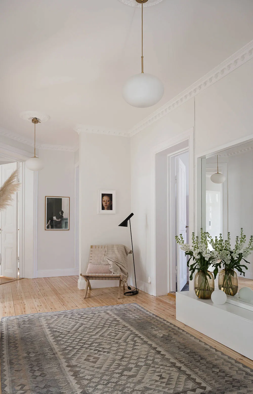 Просторные комнаты и спокойный элегантный дизайн: квартира в центре Стокгольма (108 кв. м) - Gallery image 11