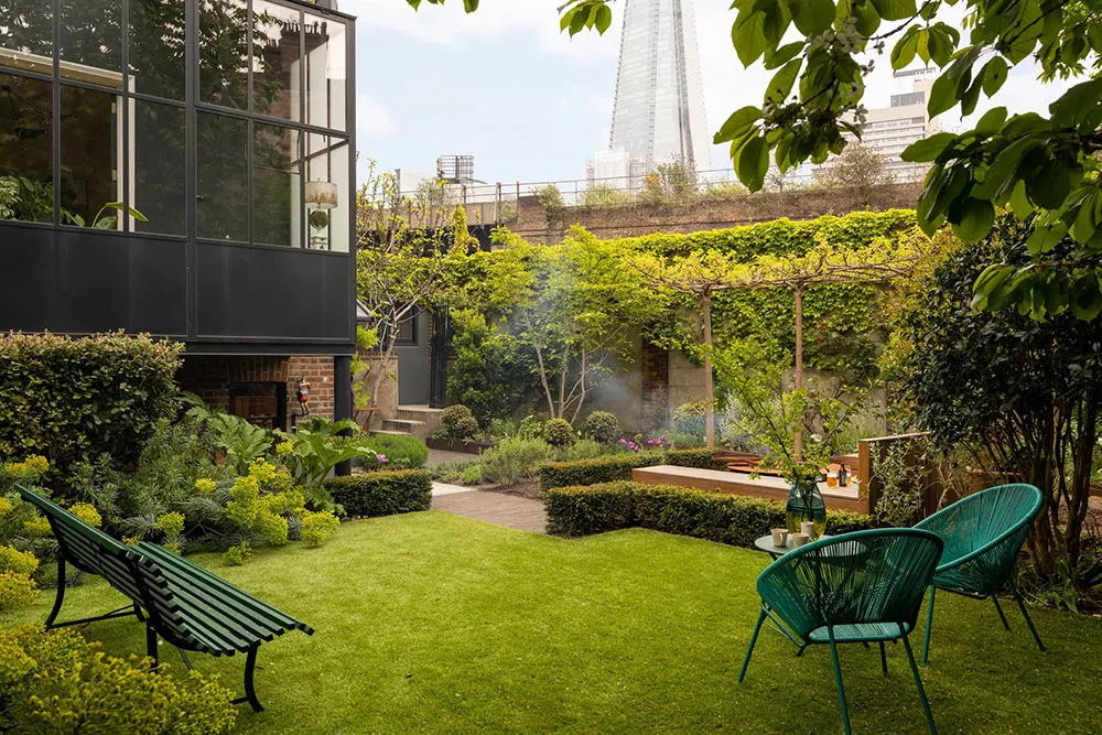 Art contemporain audacieux dans les intérieurs d'un taunhouse historique à Londres - Gallery image 2