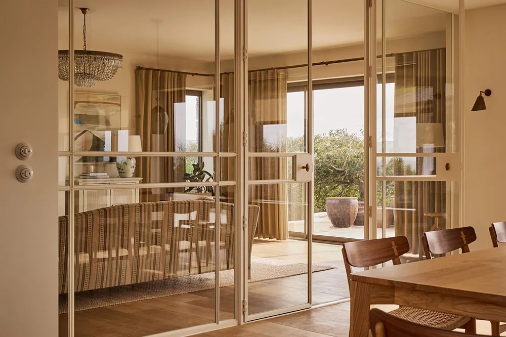 Тёплые скандинавские интерьеры дома на побережье в Англии - Gallery image 18