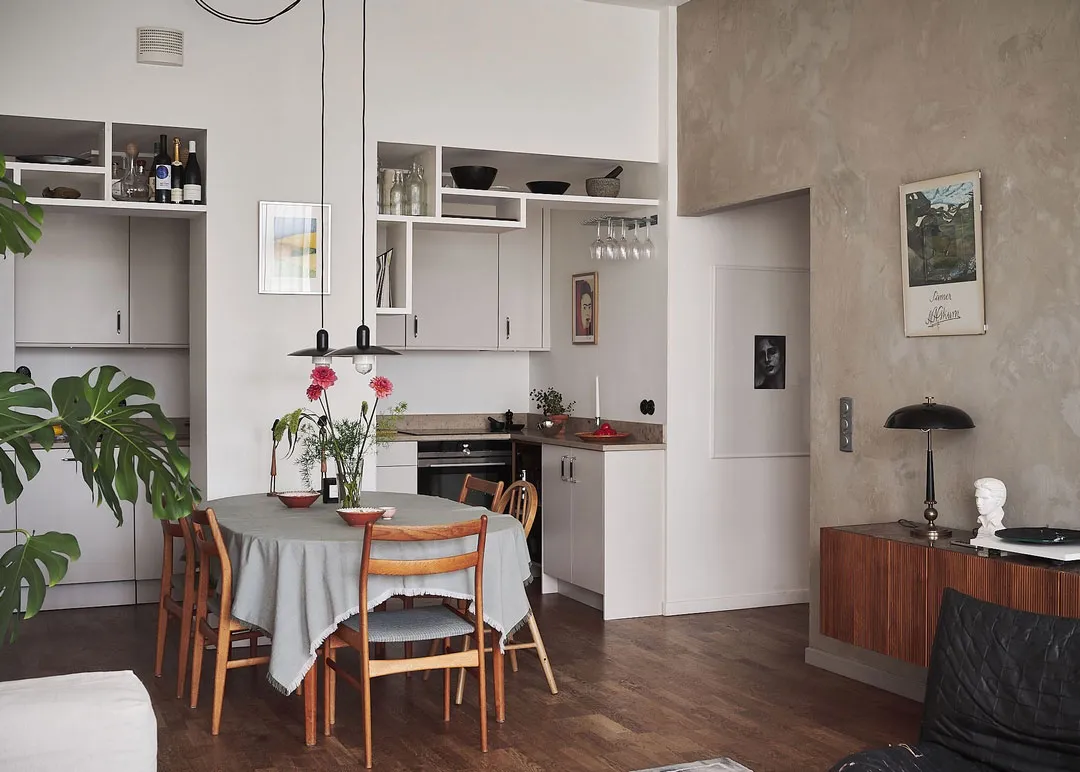 Живые растения, штукатурка на стенах и черная спальня: живой лофт в Стокгольме - Gallery image 1