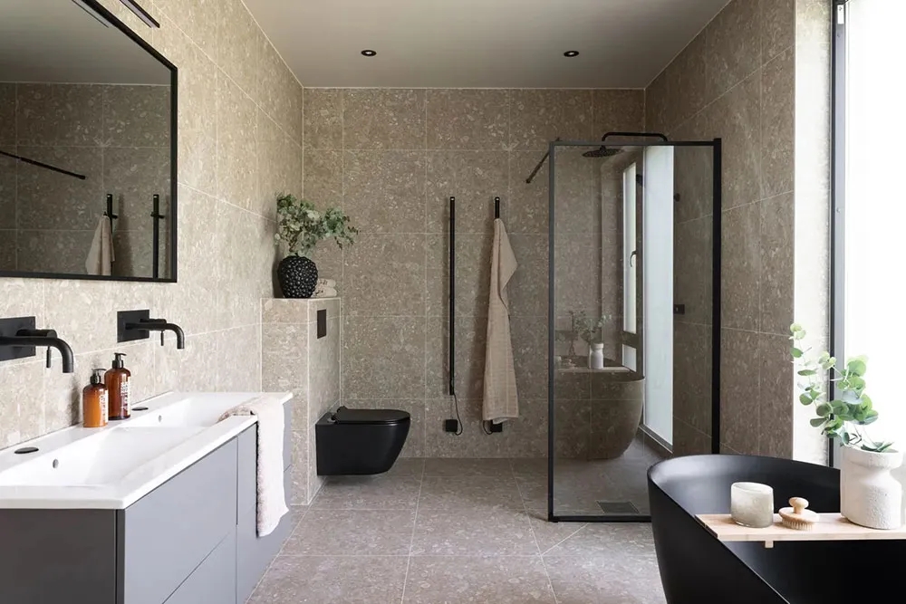 Mar de luz natural y diseño moderno: cabaña en el bosque en Suecia - Gallery image 14