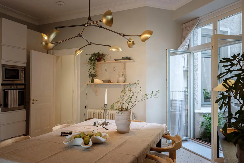 Тёплая и нежная квартира с камином в Швеции - Gallery image 26