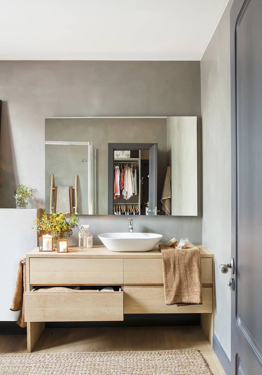 Mix aus moderner Möbel und vintage Dekor in einer gemütlichen Wohnung in Barcelona - Gallery image 11