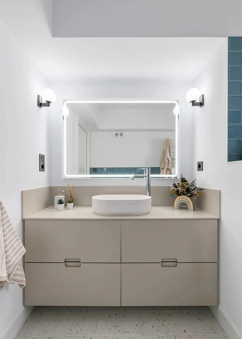 Beton i nowoczesna klasyczność: mieszkanie w Bilbao - Gallery image 17