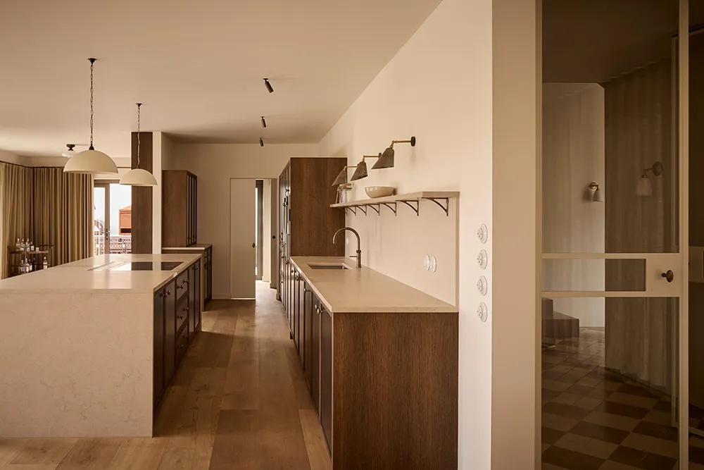 Тёплые скандинавские интерьеры дома на побережье в Англии - Gallery image 17