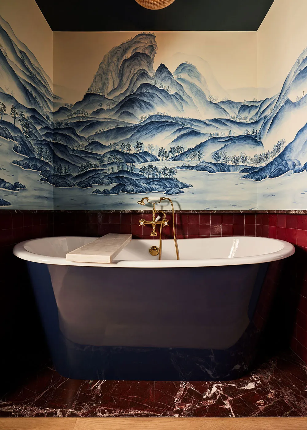 Intérieur lumineux, chaleureux et un peu glamour de l'appartement d'un designer à New York - Gallery image 6