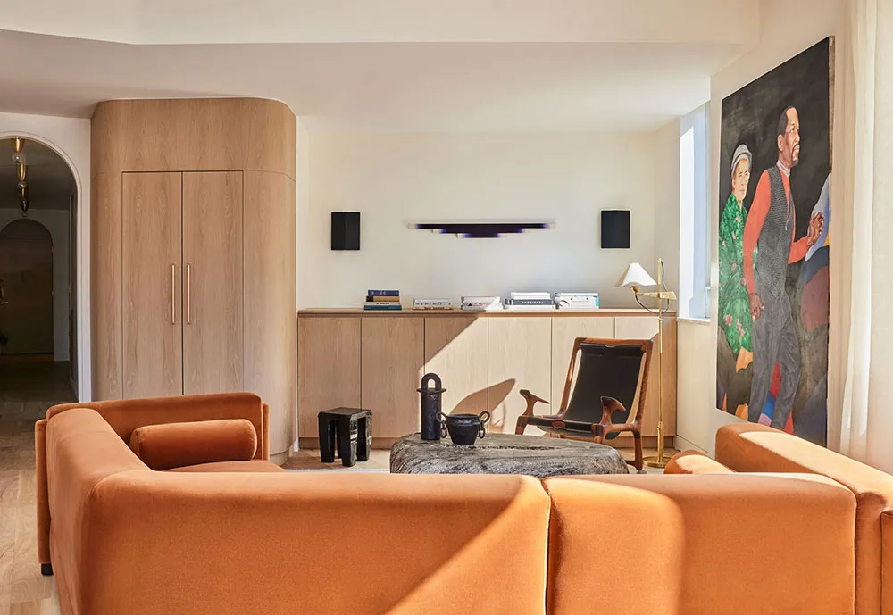 Intérieur lumineux, chaleureux et un peu glamour de l'appartement d'un designer à New York - Gallery image 8