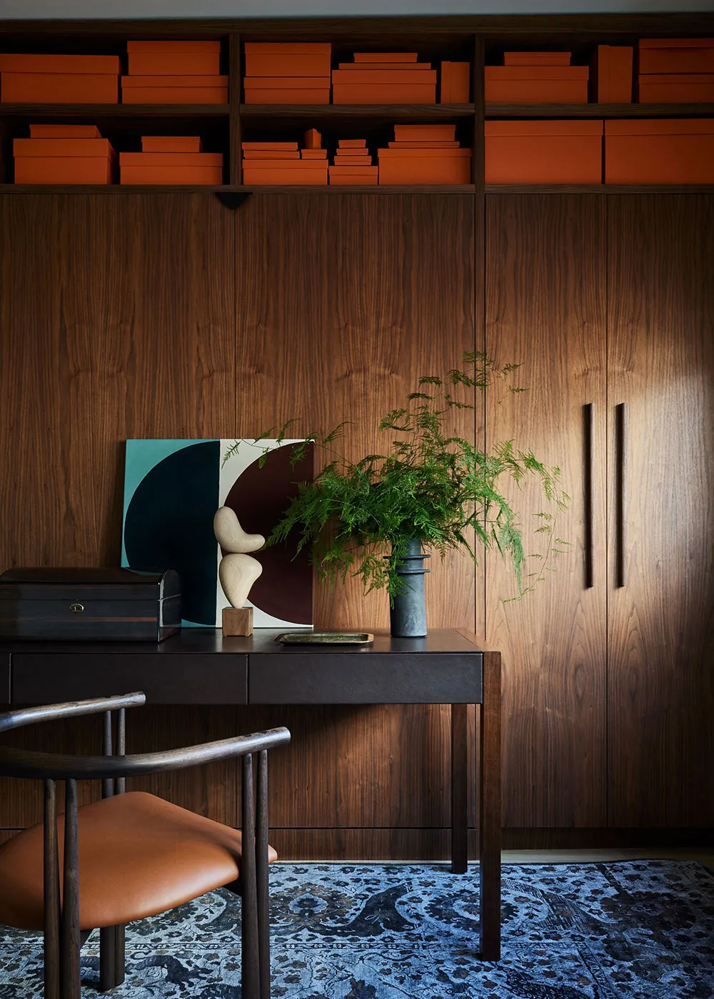 Intérieur lumineux, chaleureux et un peu glamour de l'appartement d'un designer à New York - Gallery image 12