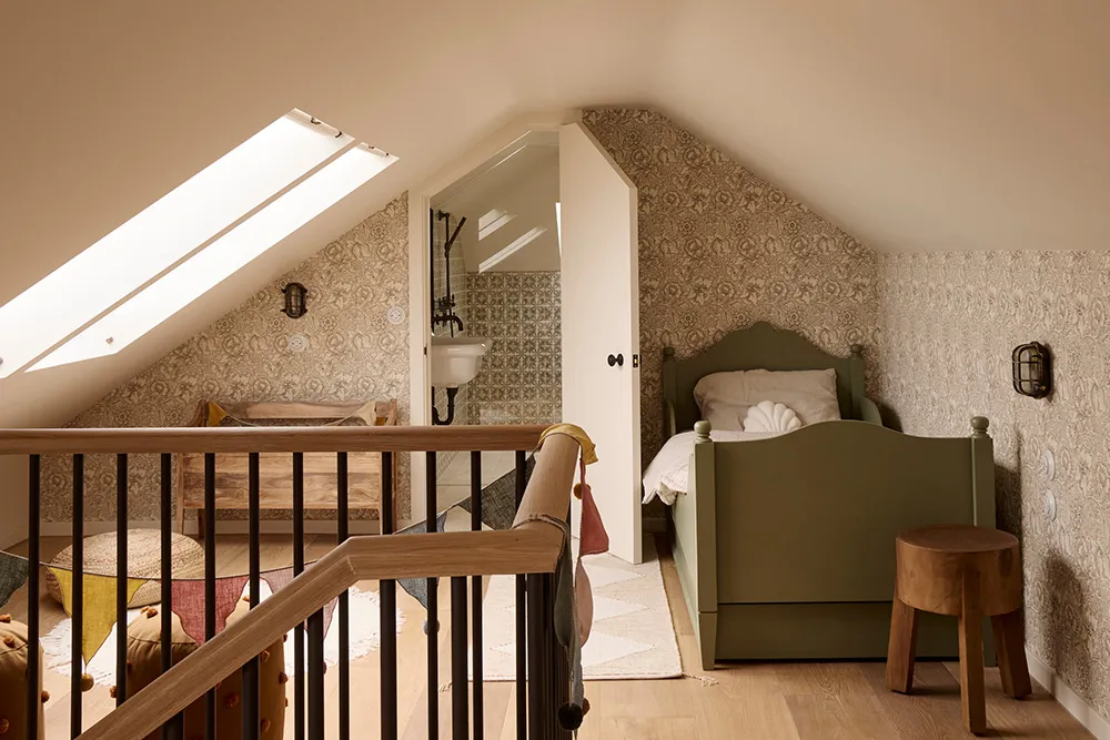 Тёплые скандинавские интерьеры дома на побережье в Англии - Gallery image 9