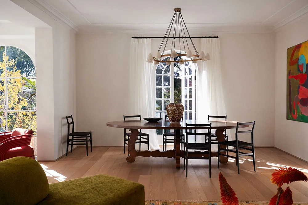 Spokojny nowoczesny интерьер w Sydney z arkami i kolumnami - Gallery image 23