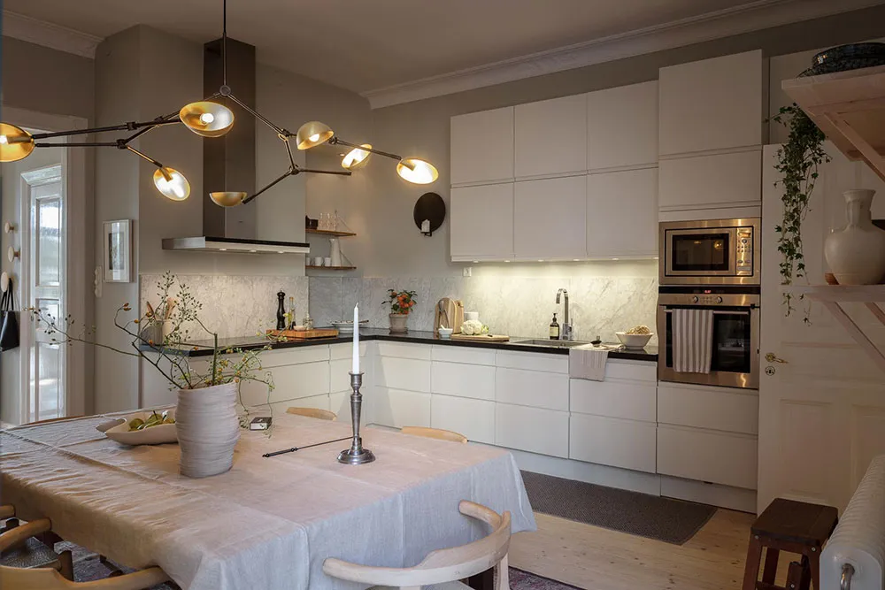 Тёплая и нежная квартира с камином в Швеции - Gallery image 24