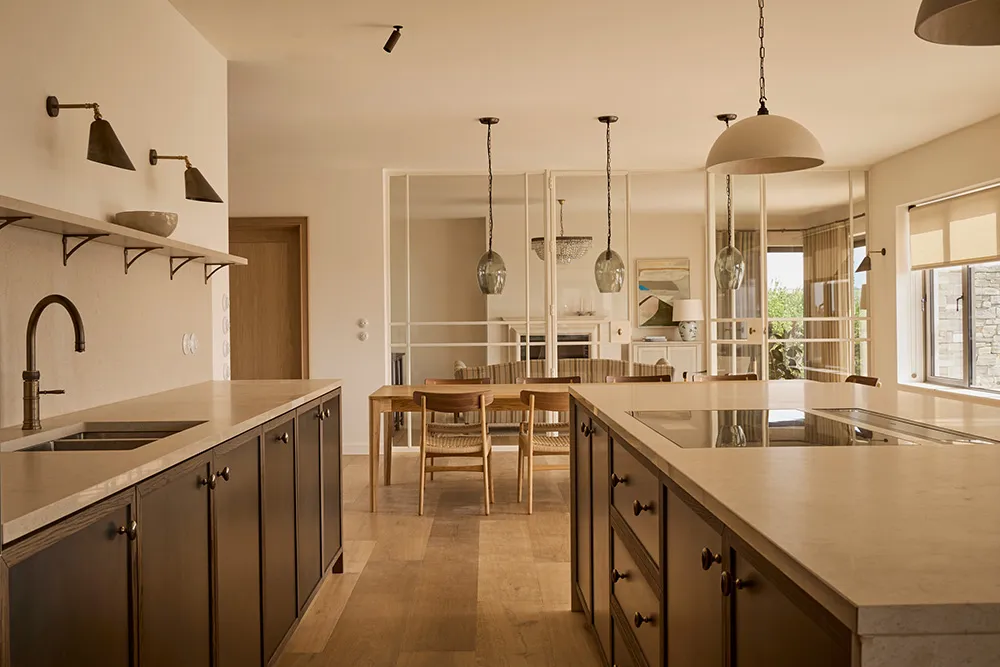 Тёплые скандинавские интерьеры дома на побережье в Англии - Gallery image 6