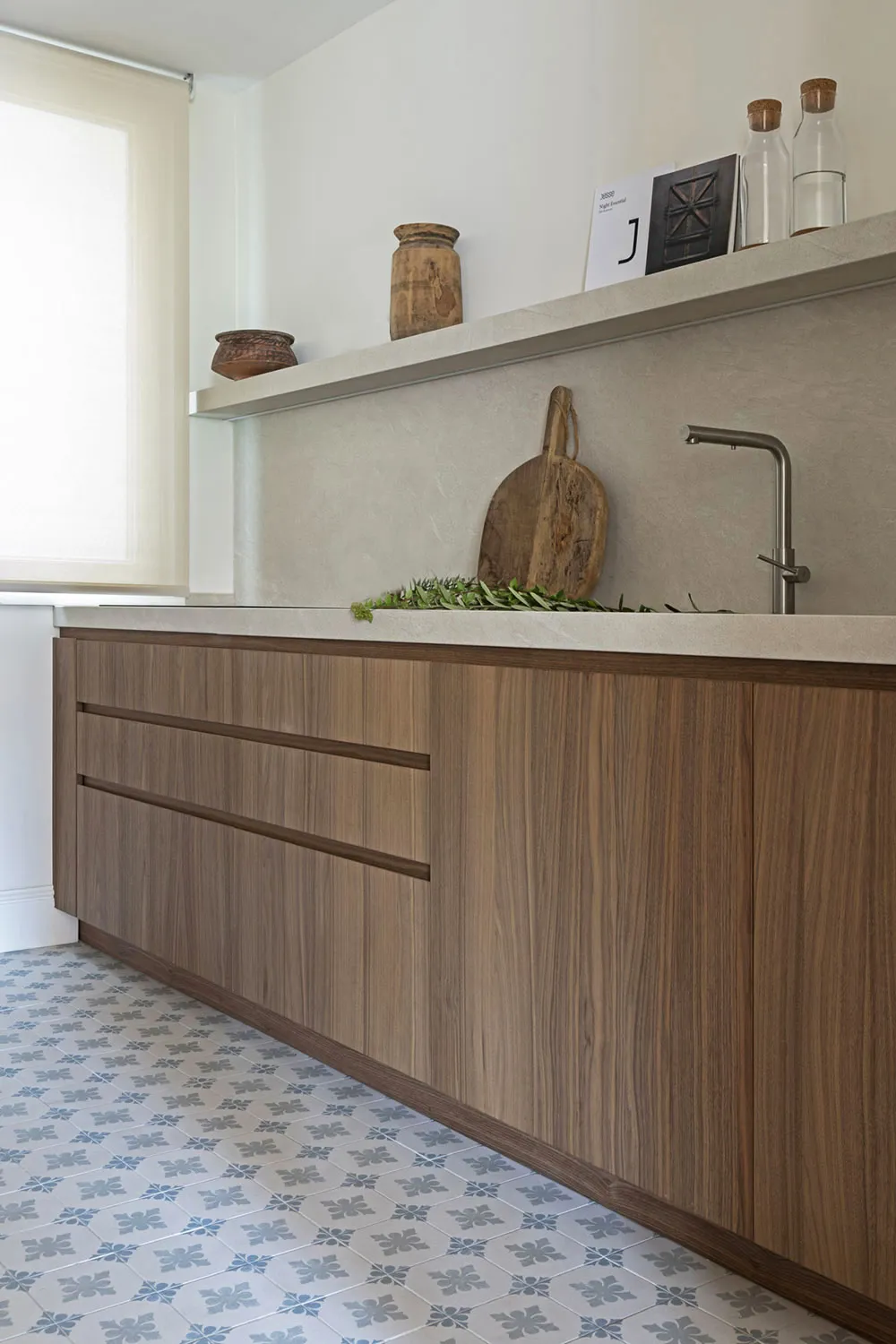 Своды и натуральный минимализм: умиротворяющий интерьер в Барселоне - Gallery image 8