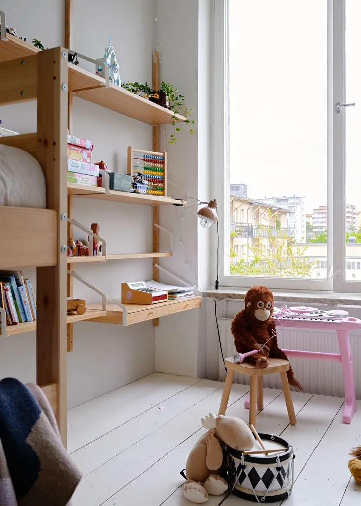 Живые растения, штукатурка на стенах и черная спальня: живой лофт в Стокгольме - Gallery image 18