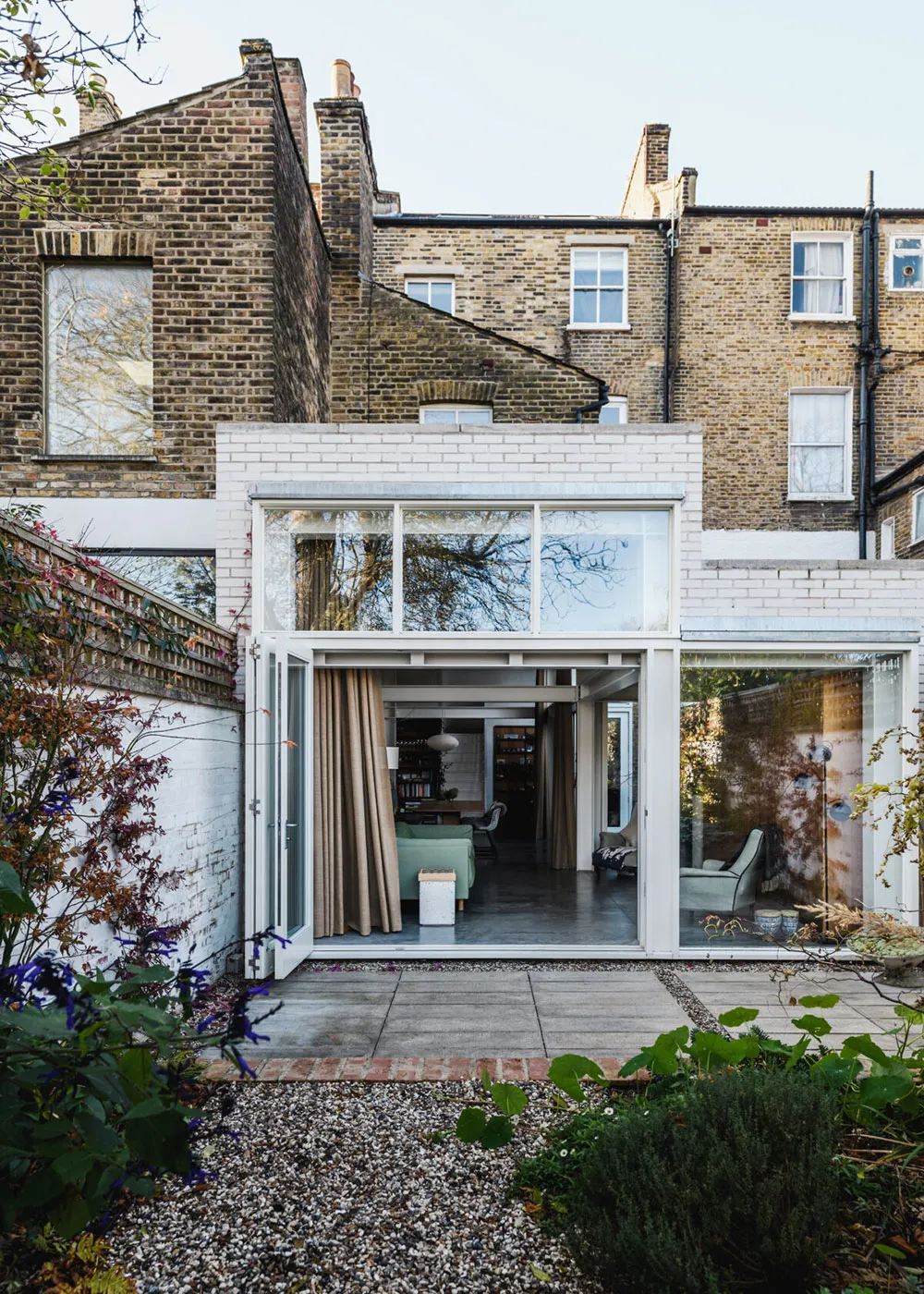 Noten des Moderne-Stils im Design eines viktorianischen Hauses des Fotografen in London - Gallery image 1