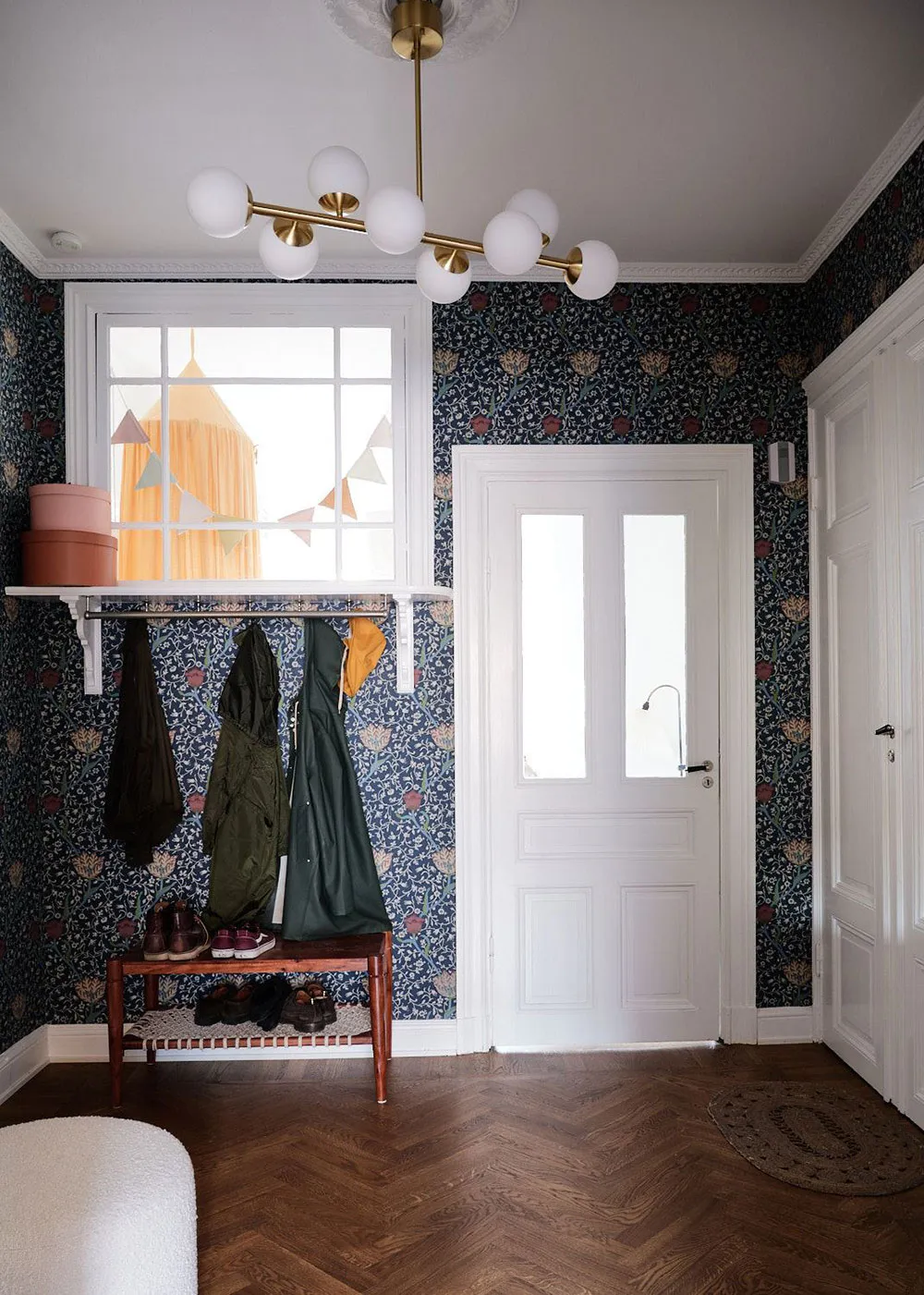 Прекрасна скандинавська квартира з зеленими стінами та ретро-деталями - Gallery image 26