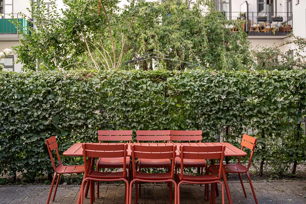 Ventanas arqueadas con plantas trepadoras: un interior inusual en Estocolmo - Gallery image 26