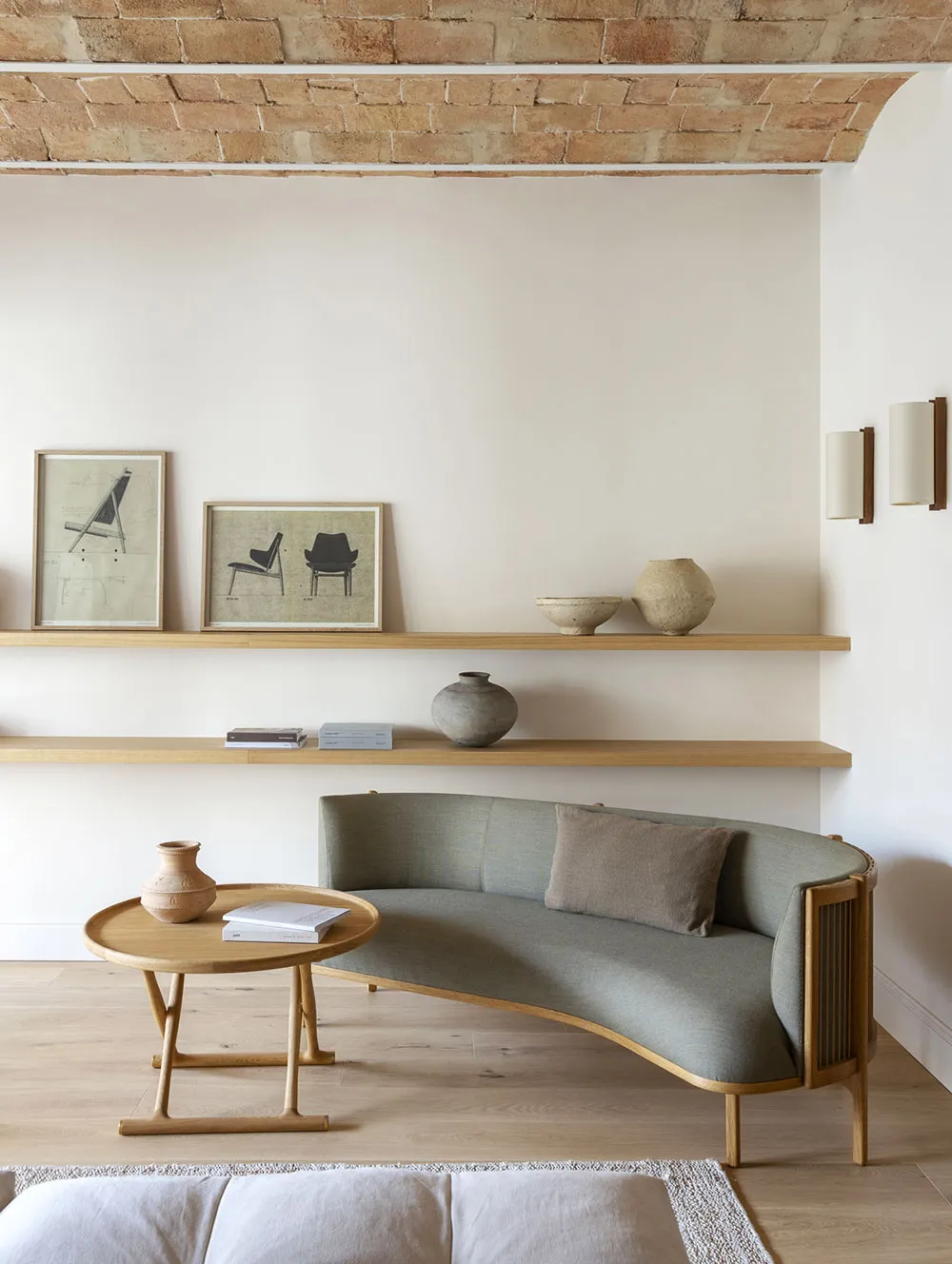 Своды и натуральный минимализм: умиротворяющий интерьер в Барселоне - Gallery image 4