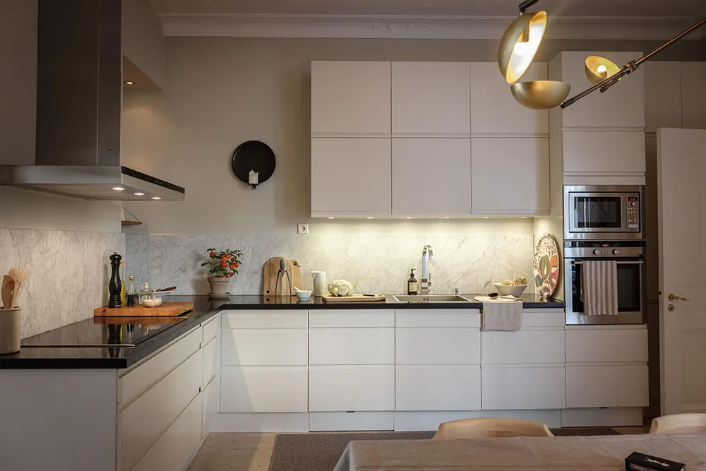 Тёплая и нежная квартира с камином в Швеции - Gallery image 25