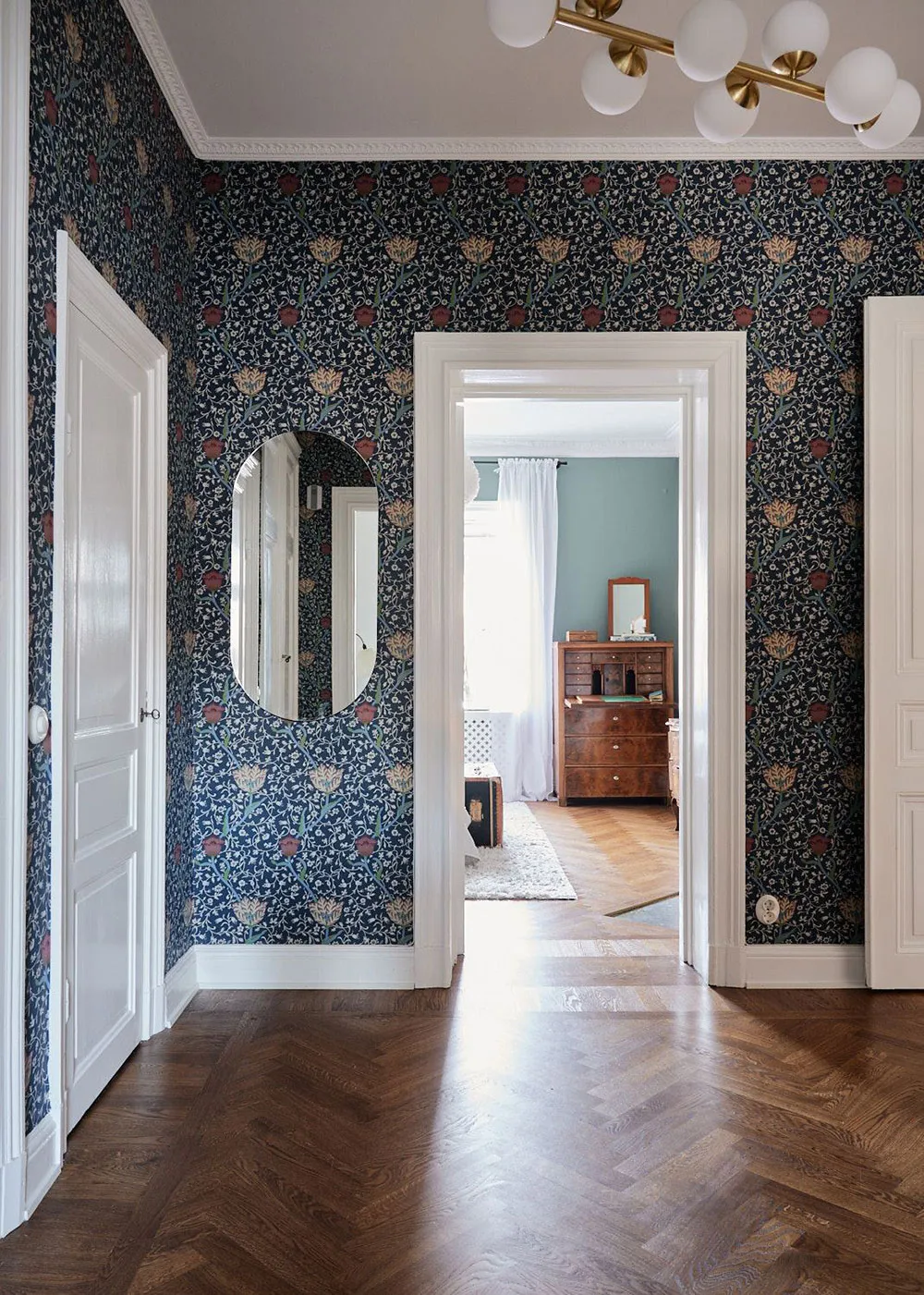 Прекрасна скандинавська квартира з зеленими стінами та ретро-деталями - Gallery image 5