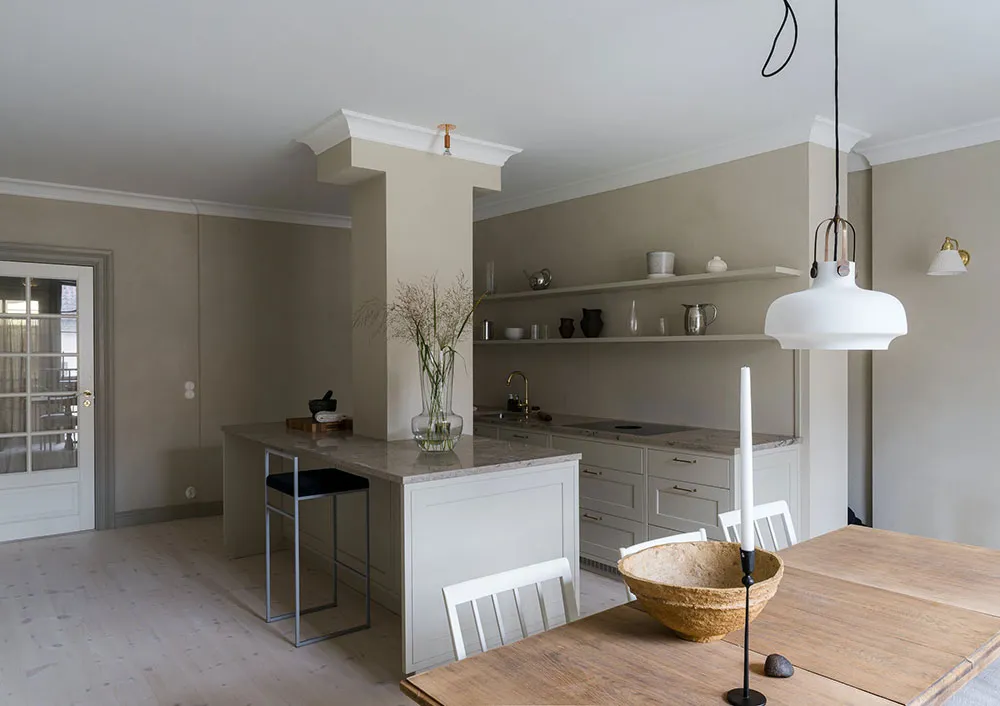 Schöner monochromer Interior in zwei Ebenen in Stockholm - 10