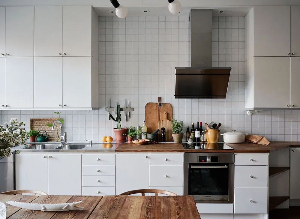 Прекрасна скандинавська квартира з зеленими стінами та ретро-деталями - Gallery image 10