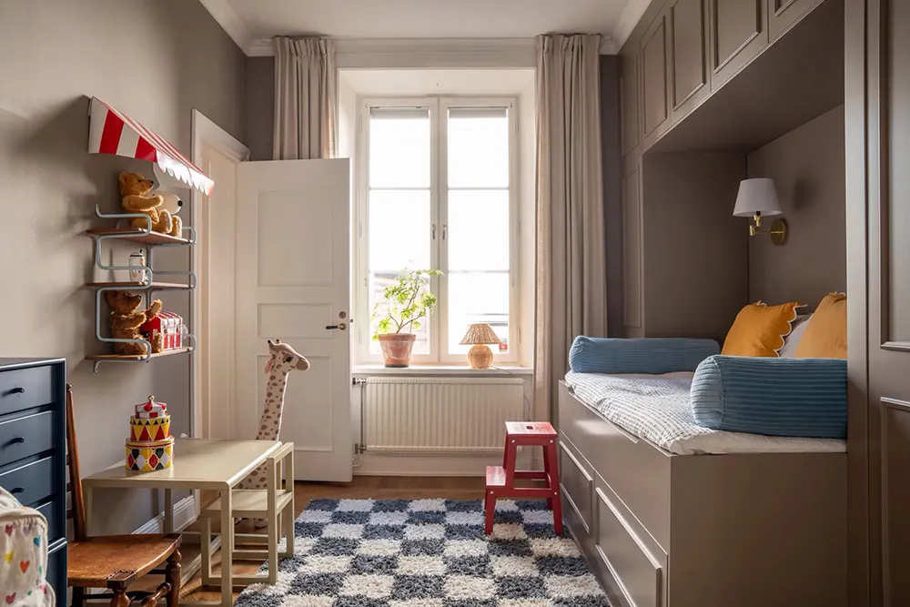 Ventanas arqueadas con plantas trepadoras: un interior inusual en Estocolmo - Gallery image 19