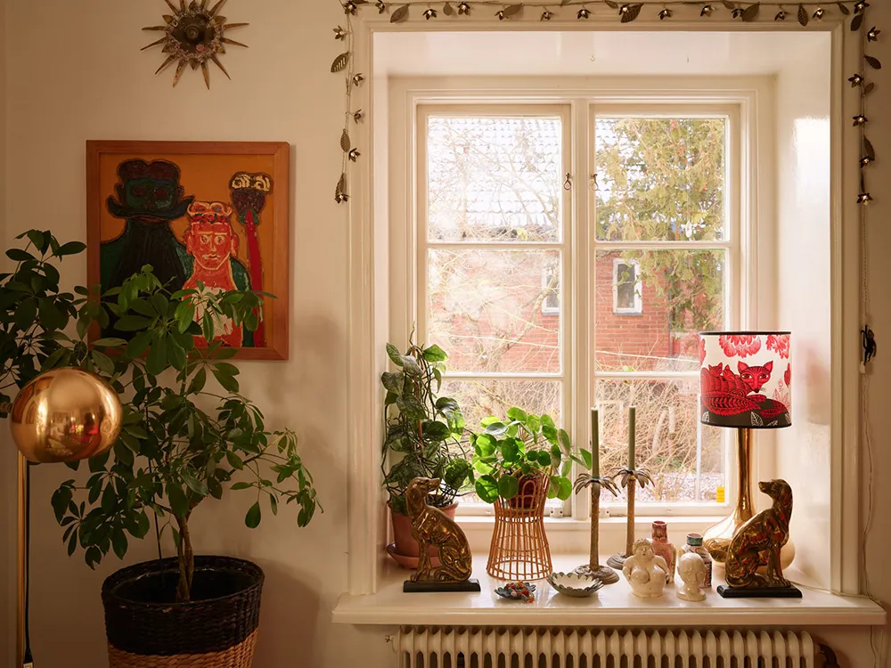 Hermosas paredes florales y estampados vibrantes: una encantadora casa de campo sueca - Gallery image 15