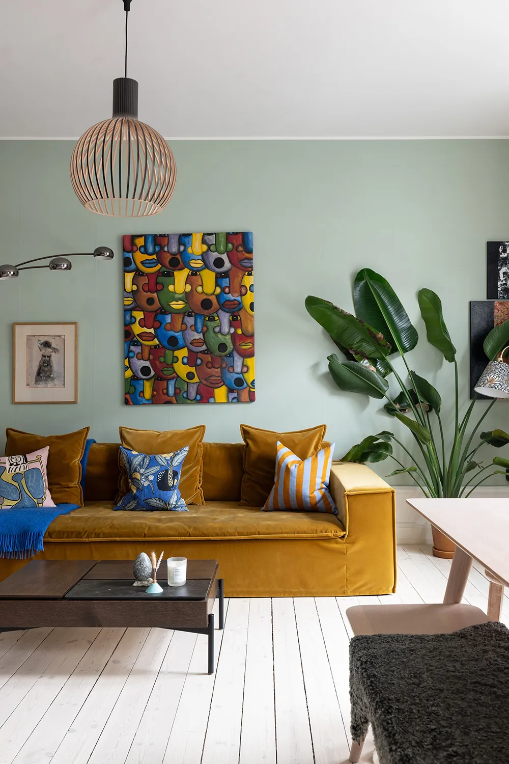 Голубые стены и современное искусство: красочная квартира в Стокгольме (54 кв. м) - Gallery image 4