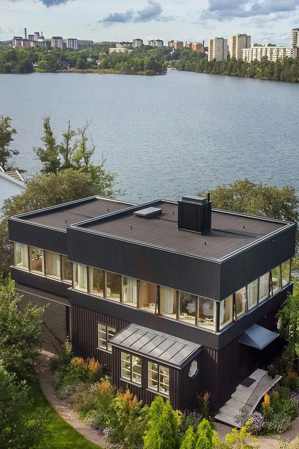 Rozkoszna nowoczesna willa u jeziora w Stokholmie - Gallery image 38